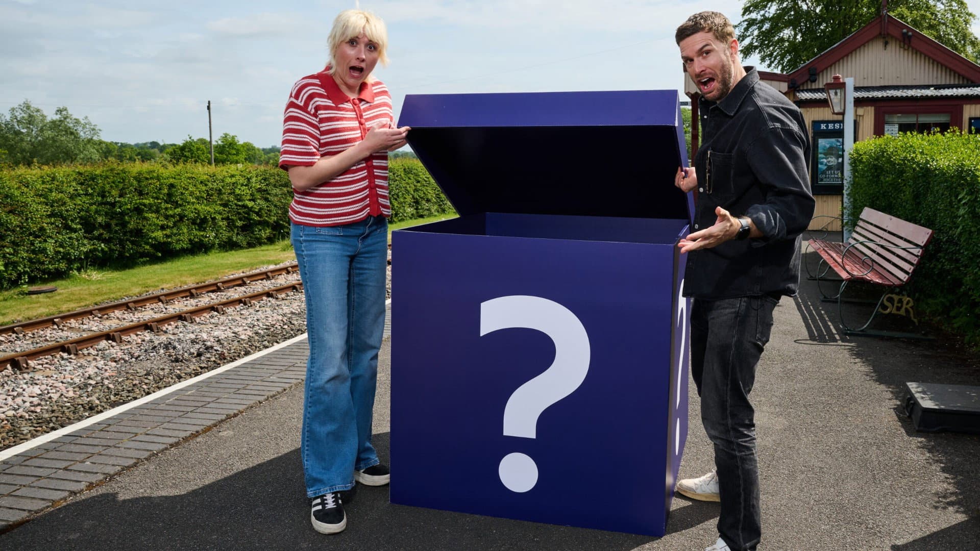 Summer Unboxed with Maisie and Joel